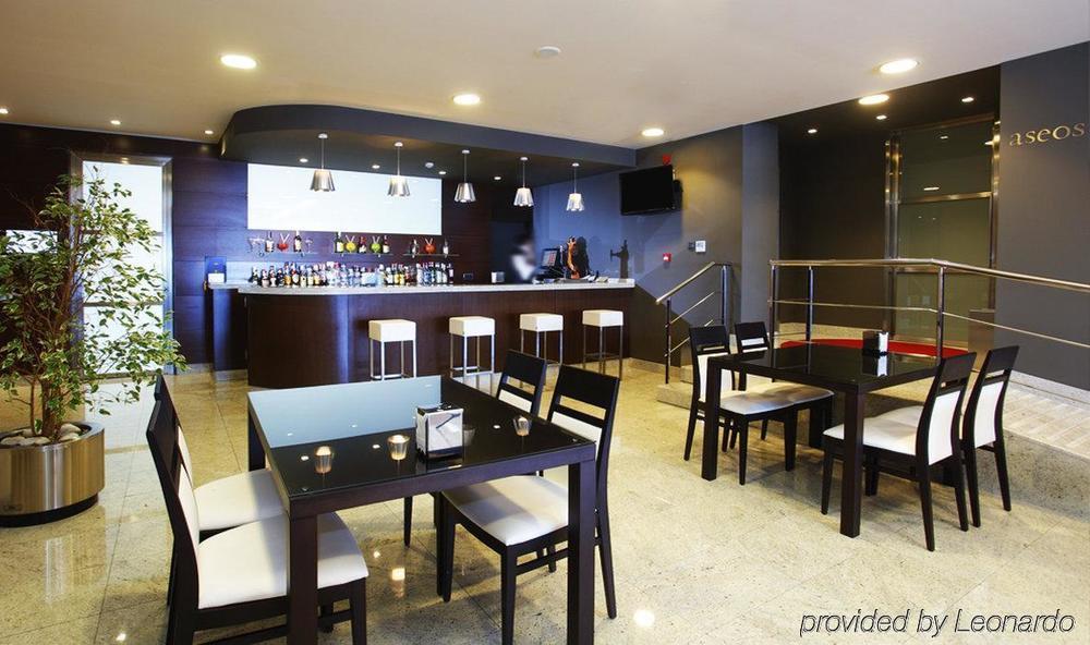 Occidental Vigo Hotel Ресторант снимка